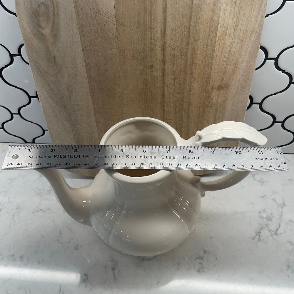 LOMA 1960's Footed Coffee/Hot Cocoa Pot Victorian style ivory white shabby chic - Picture 4 of 9